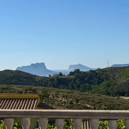Beautiful With Sea And Mountain Views Villa *